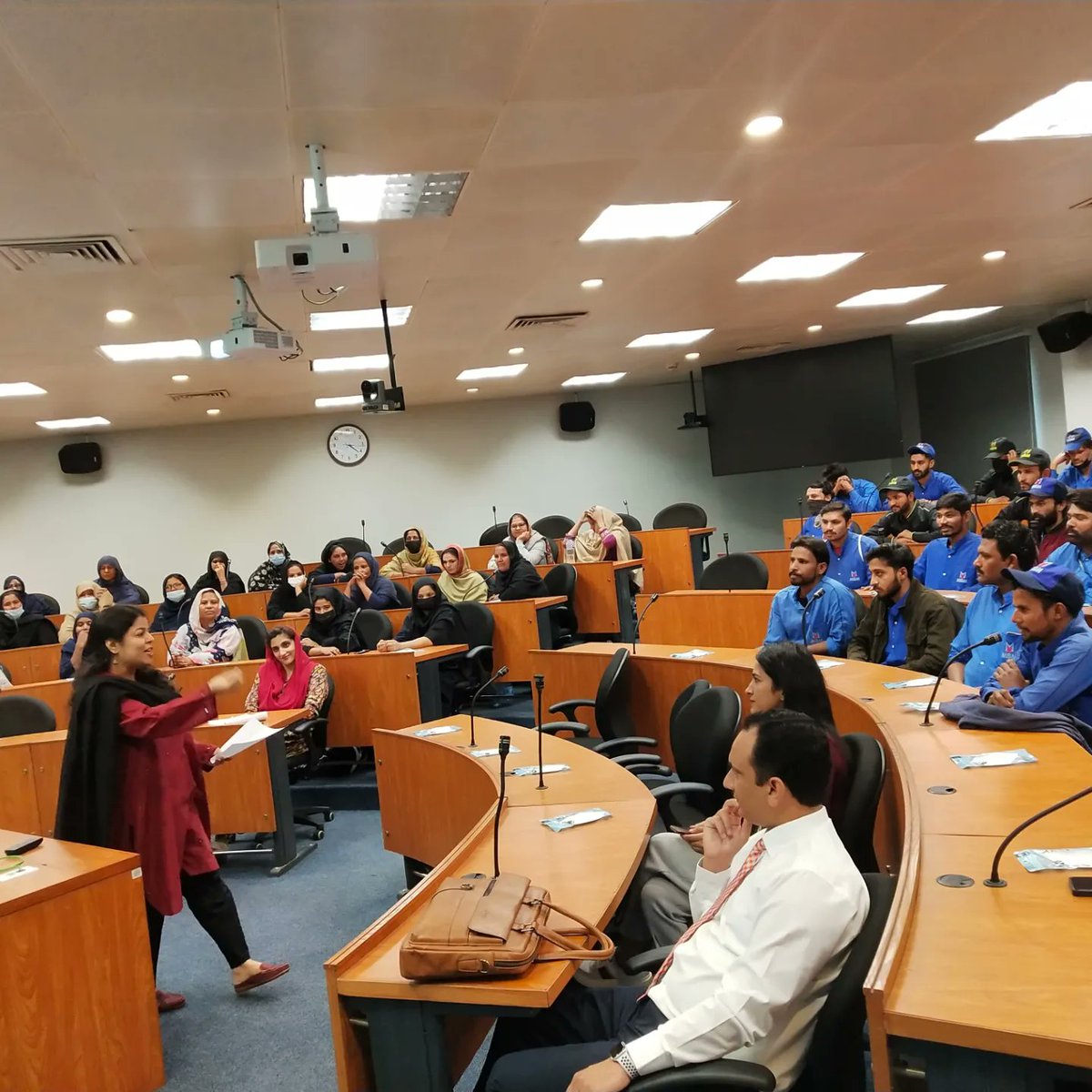 CBS_LUMS's tweet photo. CBS collaborated with Campus Health-LUMS to organize a session on Smog for the janitorial staff of LUMS

The session was led by Dr. G. Sarwar Chaudhry who is a pulmonologist by profession &amp; is currently practicing at IMC Hospital

He spoke about the impact &amp; precautions for smog https://t.co/9p7pNyPqKa