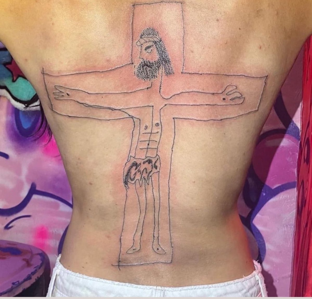 Memeelda's tweet photo. Mi primer día como tatuador. https://t.co/f5eryO3Lbl