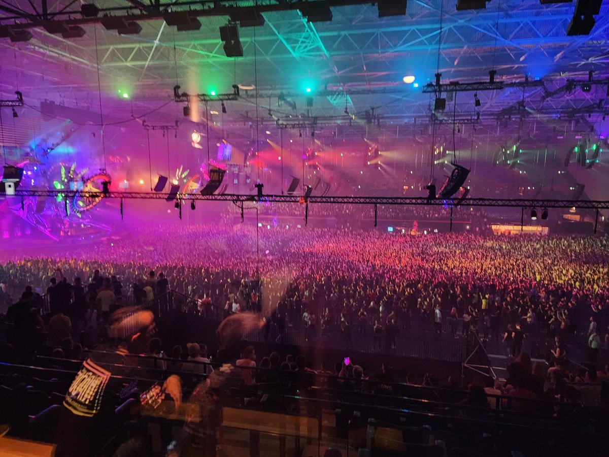 CFaddicter's tweet photo. Qlimax2023 프리미엄존에서 https://t.co/L1dBbSH58W