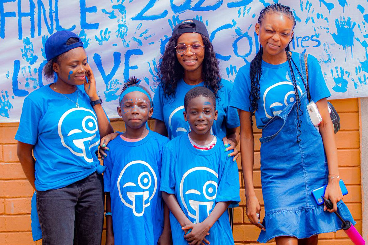 Esther1Kone's tweet photo. Un Lundi bleu 💙🤩

Donnons la parole aux enfants, célébrons les, célébrons leur droits, montrons leur la voie, ils suivront. 

Bonne semaine bleue à tous 🎉 https://t.co/Pp8GChpPOK