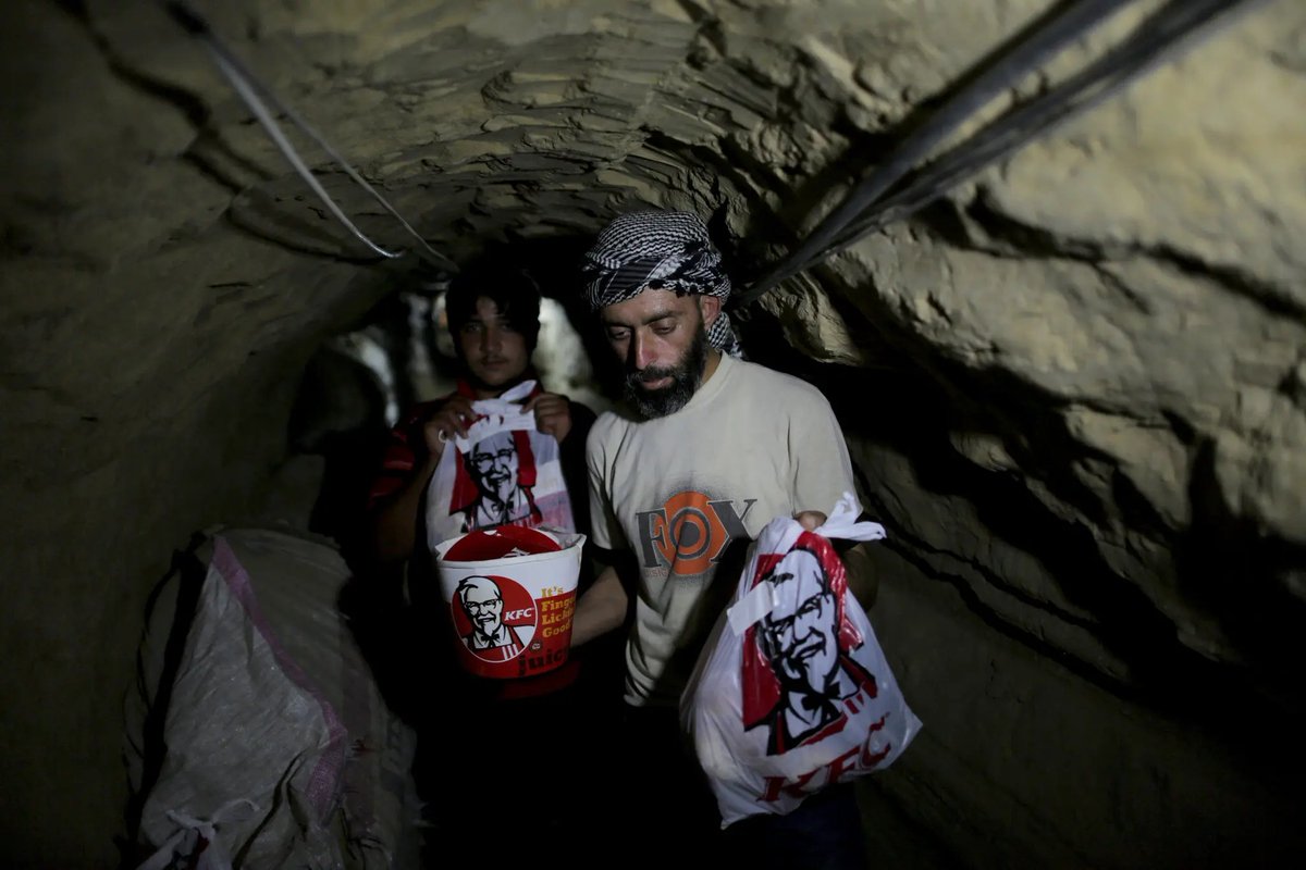 Fun fact: Gaza's tunnel industry thrived b/c of Israel's siege (2006-present) &amp; one of the earliest uses was to smuggle KFC from Egypt🧵

We were literally being starved to near death until the 1st smuggling tunnel brought in Twinkies, crisps &amp; biscuits, all were banned by Israel