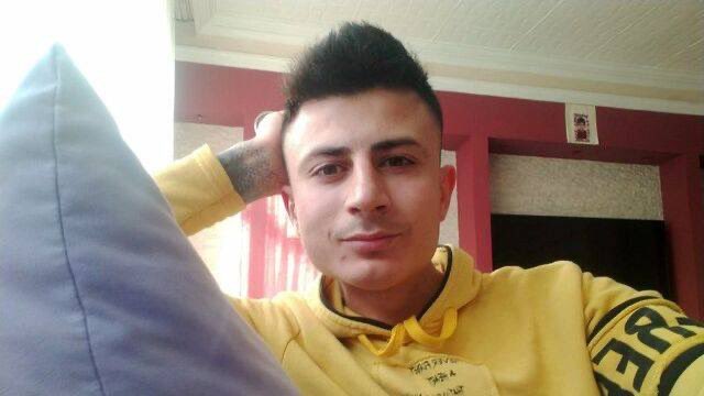 ankara_kusu's tweet photo. 1 ay önce ‘Gazze’ye savaşmaya gidiyorum’ diyerek evden çıkan ve kendisinden bir daha haber alınamayan 29 yaşındaki Engin Arslan’ın Suriye’de cezaevinde olduğu ortaya çıktı https://t.co/ZOX9aeAKaD