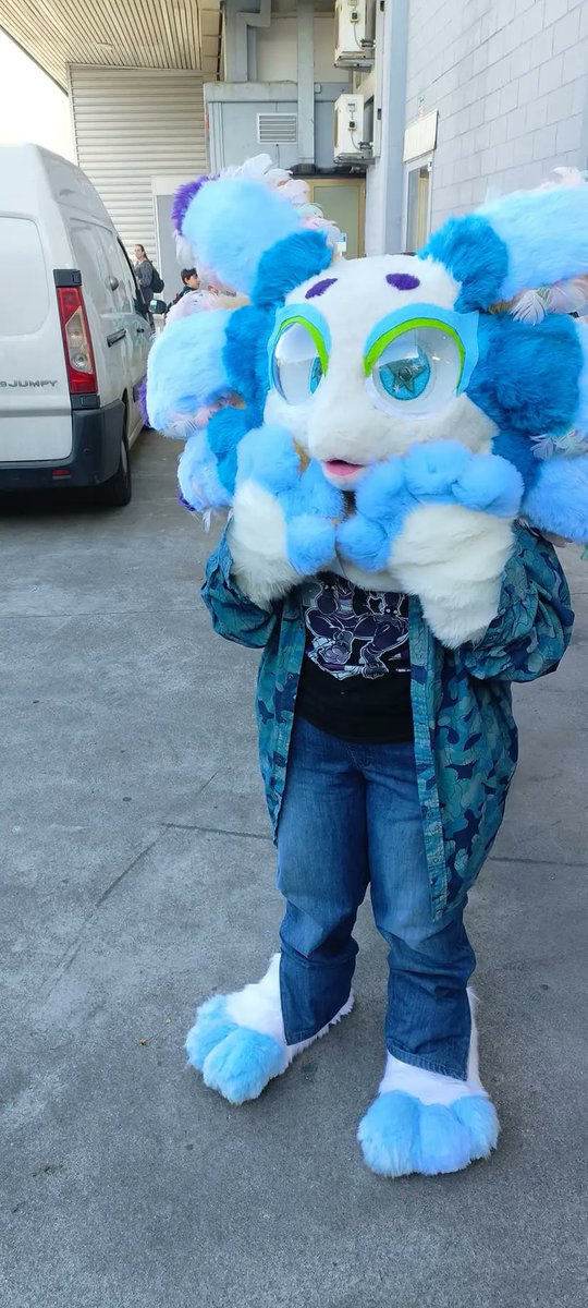 LittleRusGoat's tweet photo. A wild Marshmallow appears at another meet.

What will he be surprised by?

📷: unknown 

✂️:@OtterlyTiffin https://t.co/m5dMpBIHQG