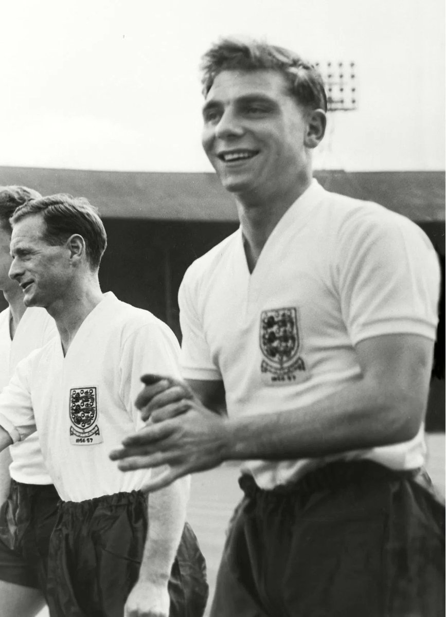 UtdBeforFergie's tweet photo. Duncan Edwards on England duty alongside Sir Tom Finney #mufc https://t.co/Kgc4Q7TLDi