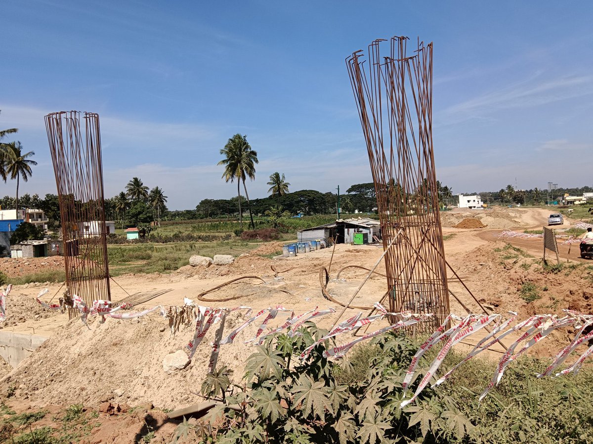 hosurupdates's tweet photo. Construction of Neralur-Dharmapuri NH 844 at Mayasandra (Attibele-Anekal Road); hopefully it reduces the traffic &amp; accidents b/w Attibele &amp; Krishnagiri

Pics 1 &amp; 2: Towards Hosur
Pic-3: Towards Neralur/Chandapura
Pic-4: Traffic heading to Anekal

BLR District is ~2 Km from here https://t.co/3wv9A8w1Ea