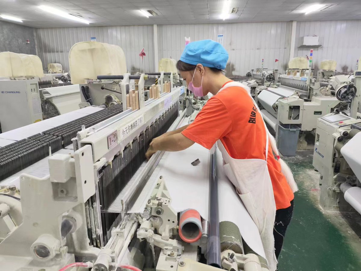 daditextile's tweet photo. Dive into the intricate dance of threads with Fabric Weaving! ✨🧵 From traditional craftsmanship to modern marvels, each weave tells a story of skill and creativity. Explore the world of textile artistry one thread at a time. 🌈 #FabricWeaving #TextileArt #Craftsmanship https://t.co/AJwP26gvg3