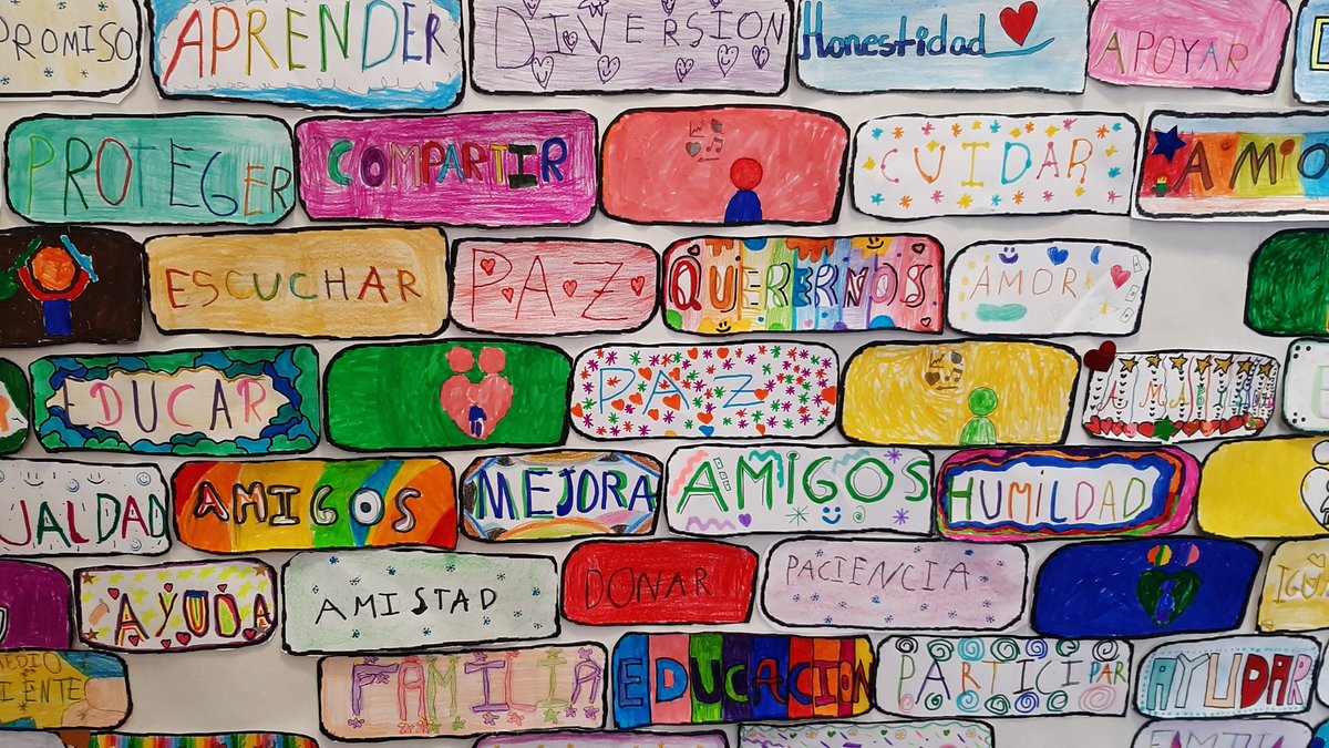 CeipMelquiades's tweet photo. Hoy celebramos el Día Mundial de la Infancia con diferentes actividades, una de ellas era el reto construir entre todos los alumnos del vectores un muro con palabras que UNEN. RETO conseguido. @educacyl @DiputacionVa @dipvalladolid @Edudesarrollo
@jcyl @cabezondepisu @EspacioOEI https://t.co/252W6nL1Yu