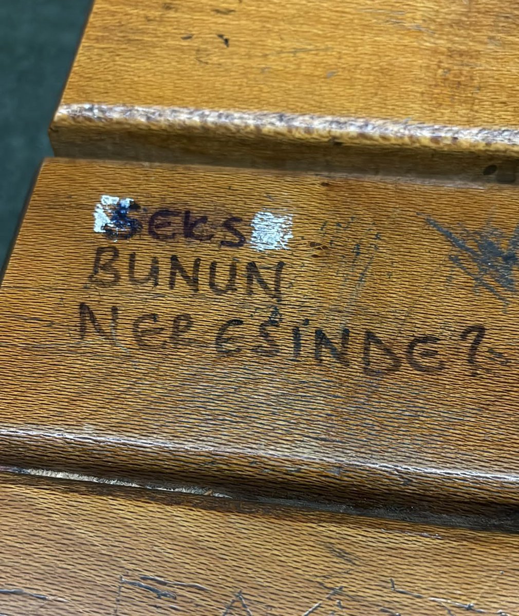 Hot dediniz durdunuz benim Hot kelimesinden anladığım seks, en olmadı ön sevişme- onu da Adoni bozar-😏 Hele bir şey olmasın açacağım pankart budur👇
#imrozlu