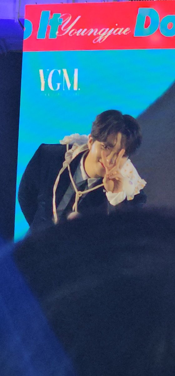 wannasuk5's tweet photo. ภาพไม่ค่อยชัดแต่ความน่ารักเกินล้าน
#CYJ_Do_it_FansigninBKK https://t.co/CcN5zR1L4D