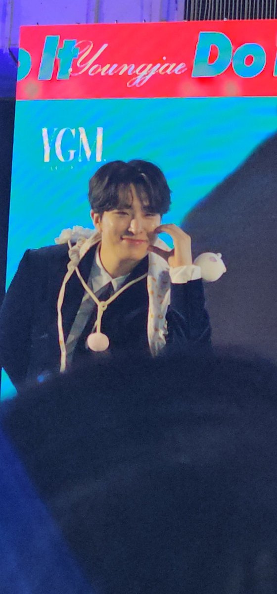 wannasuk5's tweet photo. ภาพไม่ค่อยชัดแต่ความน่ารักเกินล้าน
#CYJ_Do_it_FansigninBKK https://t.co/CcN5zR1L4D