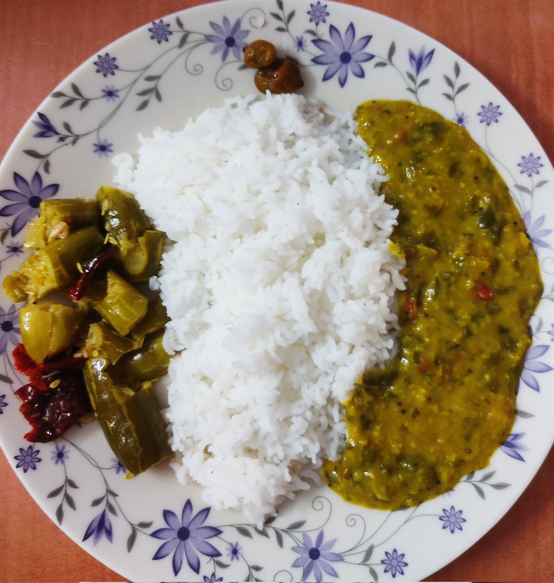 kamathrok's tweet image. Today's lunch
In Konkani :Tendle Talasan, sheeth, mittaghalle ambuli midi aani Andra pappu.
Ivy gourd dry curry, rice, brinned tender mango, and Andra style pappu( dal). 😋😋
#SimpleIsAmple 
#Simplefood