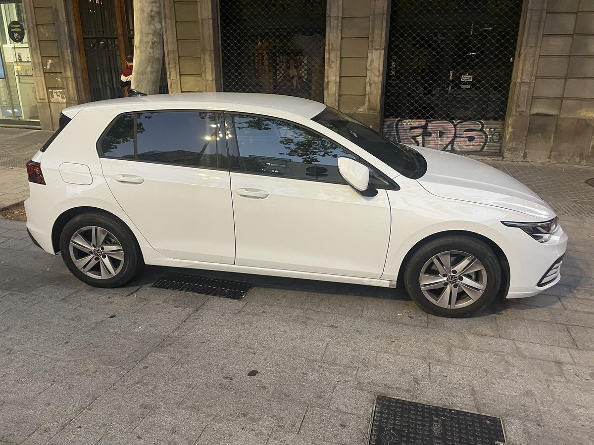 antiradarcatala's tweet photo. Cotxe robat a Barcelona el dia 15/11/23 entre les 19:30 i les 20:00 al carrer Gabriel i Galan 25. Un Volkswagen Golf Mk.8 blanc. Si algú el veu aviseu al 112 o al telèfon 676518217. https://t.co/6jyfneYfKK