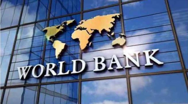 ctcpak1's tweet photo. World Bank recommends Pakistan to impose a tax on cigarettes equivalent to 0.4% of Pakistan’s GDP. Health advocates urge that by aligning cigarette taxation with this proposal, the aim is to safeguard public health and well-being. https://t.co/7YFCWNLMr0