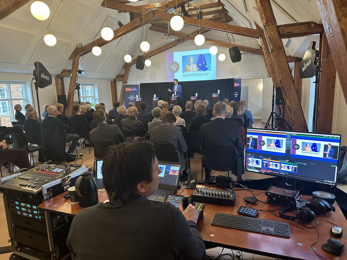 Jonas Keiding Lindholm (@lindholmjk) on Twitter photo Endnu en fyldt EU-debat hos <a href="/Altingetdk/">Altinget</a> sammen med <a href="/radikale/">Radikale Venstre</a> og <a href="/Udenrigs_DK/">Det Udenrigspolitiske Selskab</a>. Tak til <a href="/jonasPplesner/">Jonas Parello-Plesner</a> <a href="/Sigridfriis/">Sigrid Friis</a> <a href="/NielsFuglsang/">Niels Fuglsang</a> <a href="/ludviggo/">Ludvig Goldschmidt</a> <a href="/flindt_Udenrigs/">Charlotte F Pedersen</a> og Friis-Arne Petersen.
Denne gang om EUs relation til Kina. Se med her: altinget.dk/live-arrangeme… Endnu en fyldt EU-debat hos <a href="/Altingetdk/">Altinget</a> sammen med <a href="/radikale/">Radikale Venstre</a> og <a href="/Udenrigs_DK/">Det Udenrigspolitiske Selskab</a>. Tak til <a href="/jonasPplesner/">Jonas Parello-Plesner</a> <a href="/Sigridfriis/">Sigrid Friis</a> <a href="/NielsFuglsang/">Niels Fuglsang</a> <a href="/ludviggo/">Ludvig Goldschmidt</a> <a href="/flindt_Udenrigs/">Charlotte F Pedersen</a> og Friis-Arne Petersen.
Denne gang om EUs relation til Kina. Se med her: altinget.dk/live-arrangeme…