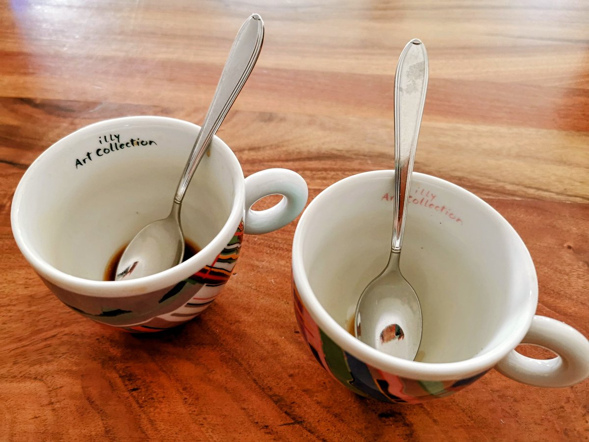 Nachbrenner1's tweet photo. Mein Müdigkeitslevel heute: nach 2x Kaffee und Hunderunde, eben einen WC Raumduft unter die Achseln gesprüht. Rieche nun merkwürdig, bin aber wach! https://t.co/95gup37gHo