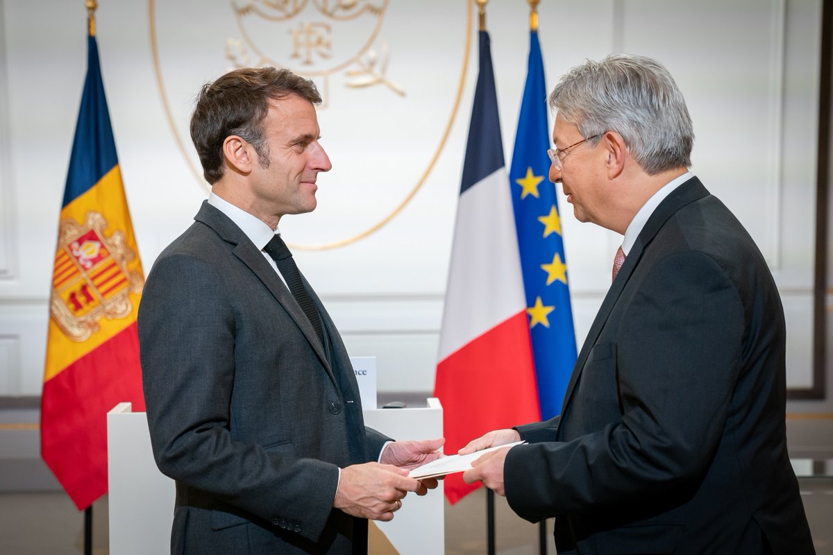 El Embajador Christian Biever presentó el lunes 13 de noviembre sus Cartas Credenciales a S.E. Emmanuel Macron, Copríncipe de Andorra, Presidente de la República Francesa, en el Palacio del Elíseo.