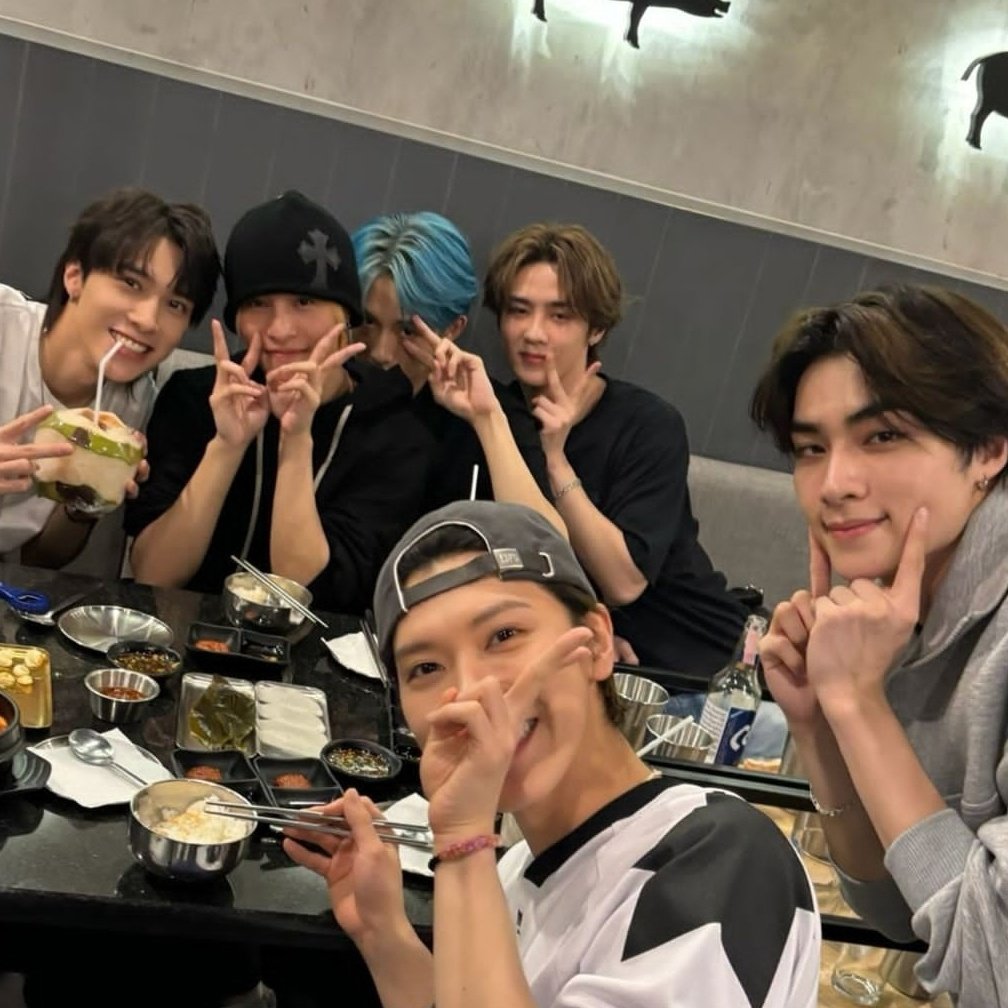 adareten's tweet photo. wayv deserves so much love and happiness please only greater and better days to come for them 🙏🏻🥹 https://t.co/t4tmud2wQ4