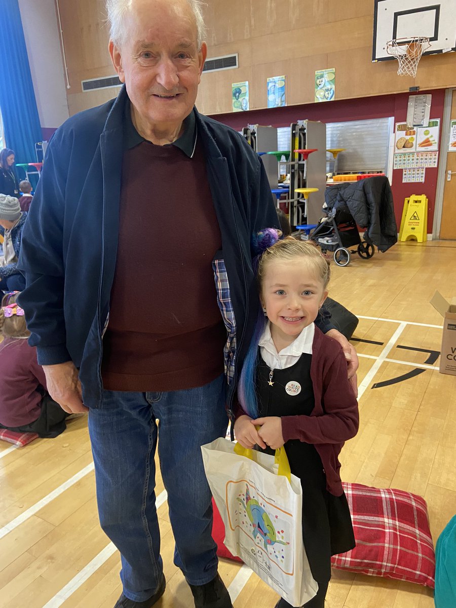 MissGraham_DP's tweet image. Thank you to all the @DrakiesPS families who joined us for our #ReadWriteCount book bag gifting event! It was a lovely morning &amp;amp; wonderful to see everyone sharing the love of reading together! Big thanks to @jen_grainge for joining us too😊📚✏️@scottishbktrust #BookWeekScotland