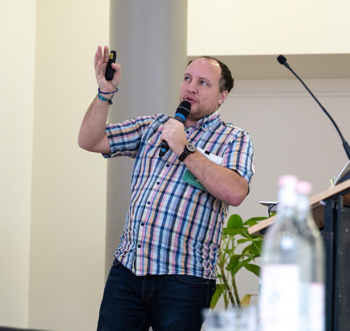 „Ein Großteil der Menschen in Deutschland steht hinter dem Schutz unserer Natur und Umwelt. Diese Ziele sind jedoch nur mit einem signifikanten Abbau der #Tierzahlen zu erreichen.“
Patrick Müller <a href="/blackgreenrevol/">Patrick Müller</a> vom <a href="/bund_net/">BUND</a> am Samstag bei der Konferenz #TierzahlenRunter.