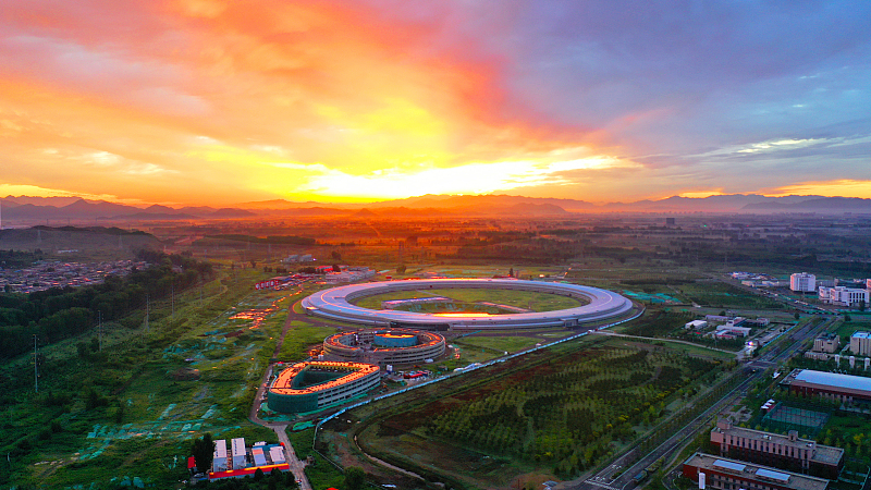 ChinaDaily's tweet photo. The booster of China's high-energy synchrotron radiation light source has passed the acceptance test, with its key indicators higher than the design requirements and its overall performance reaching the international advanced level. #technology #MegaScience #HEPS https://t.co/7wk3ku8DCk