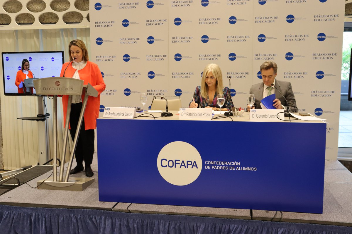 COFAPA_'s tweet photo. La presidenta de COFAPA da la bienvenida a @Patricia_Pozo_ al #40DiálogoeducaciónCofapa. Modera el diálogo Gerardo Lerones. “Durante estos años, los diálogos han ayudado a reflexionar sobre los desafíos educativos", afirma @BegoLdeG #40DiálogoeducaciónCofapa https://t.co/gRwl3QexXl