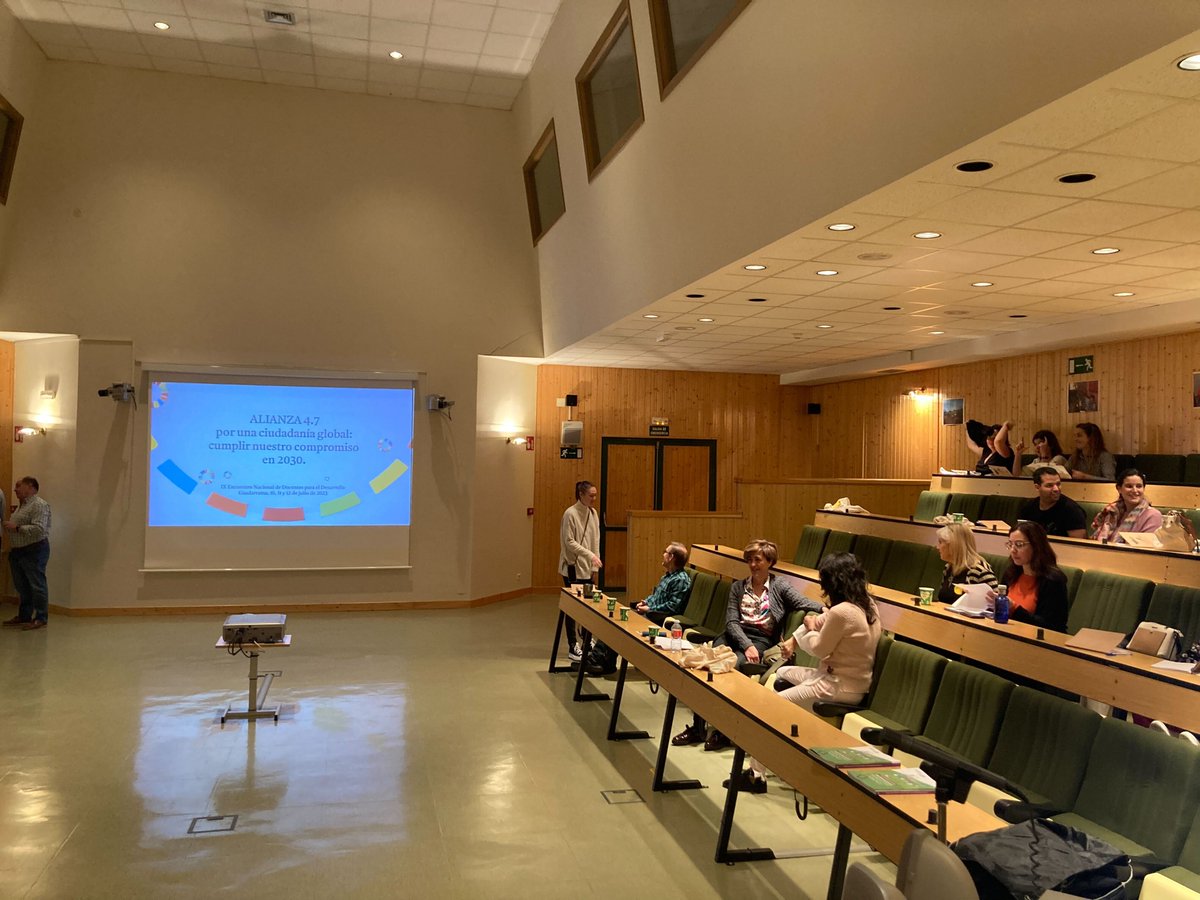 movimiento4_7's tweet photo. El sábado asistimos al X Encuentro de Docentes por el Desarrollo y Ciudadanía global, organizado por @jcyl en el Espinar 🌎🤝

Fue fantástico compartir con los y las docentes de #CastillayLeón experiencias, reflexiones y recursos para integrar la EPDSCG en el aula 📚4⃣ ¡Gracias! https://t.co/iPlmE9FJAu