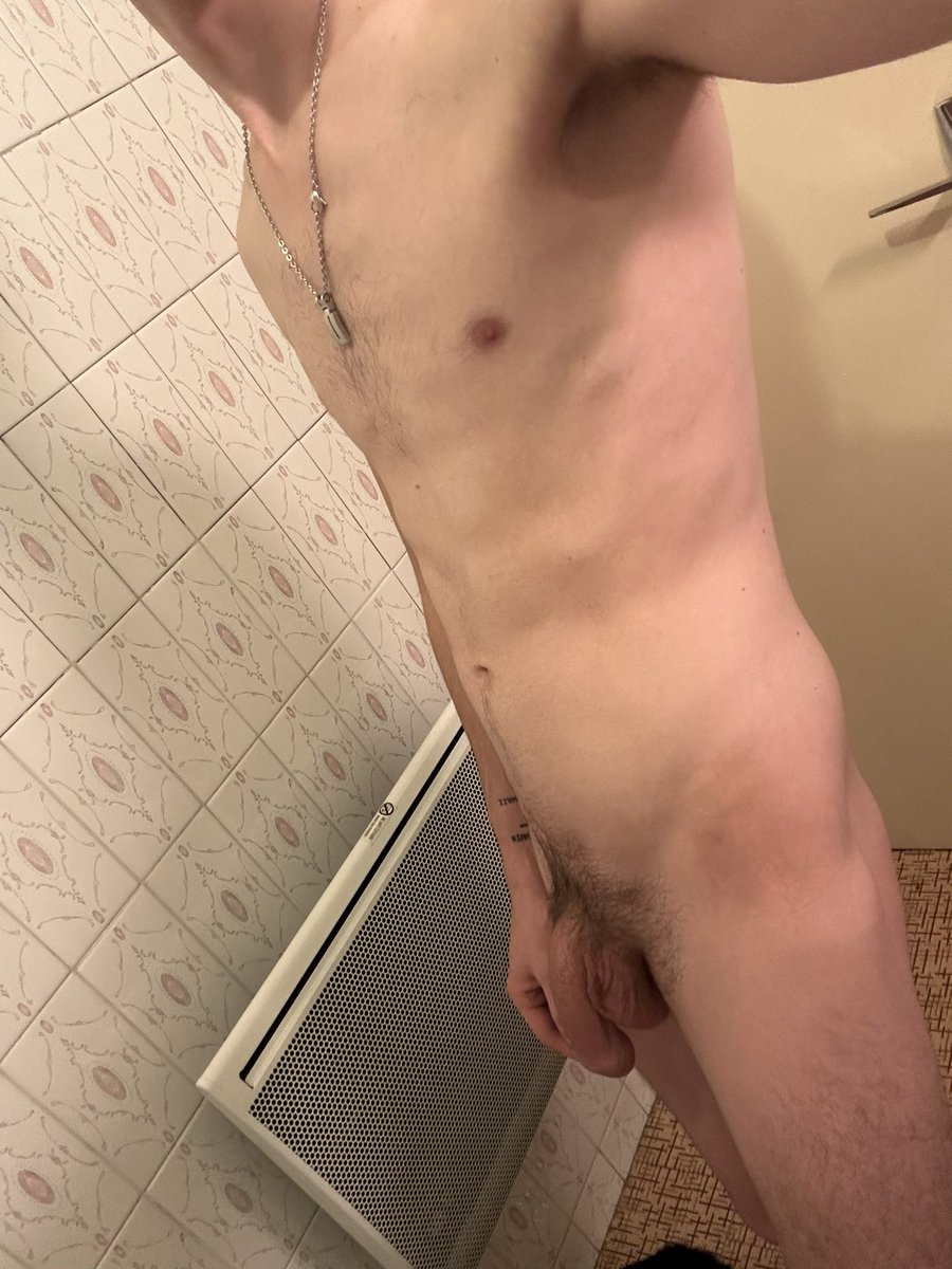 coupledegay23's tweet photo. Et voilà sans la main🥵🤭
RT 🔁 Like ❤️ Commente 💬
#gay #gayporn #sexe #sex #gaysex #bite #maqueue #bitemolle #grossebite https://t.co/PWWdhsZeXb