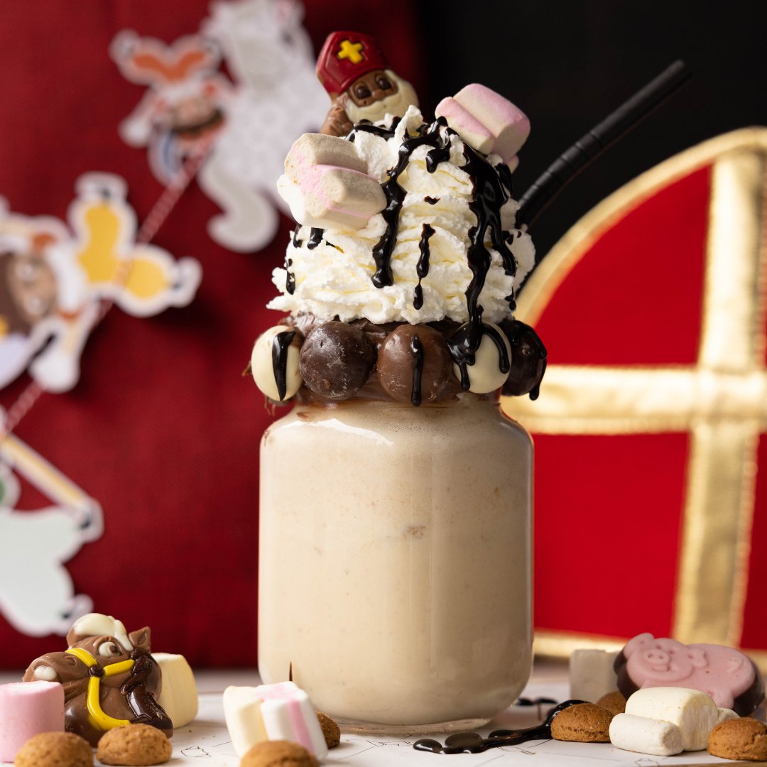 Guess who is back in the Netherlands! Sinterklaas and we are happy to honor him with the Sinterklaas-shake!

Limited time available

🥤🍭 🍬 🍫

#sinterklaas #amsterdam #bullsanddogs #limitededition #chocolate #pepernoten