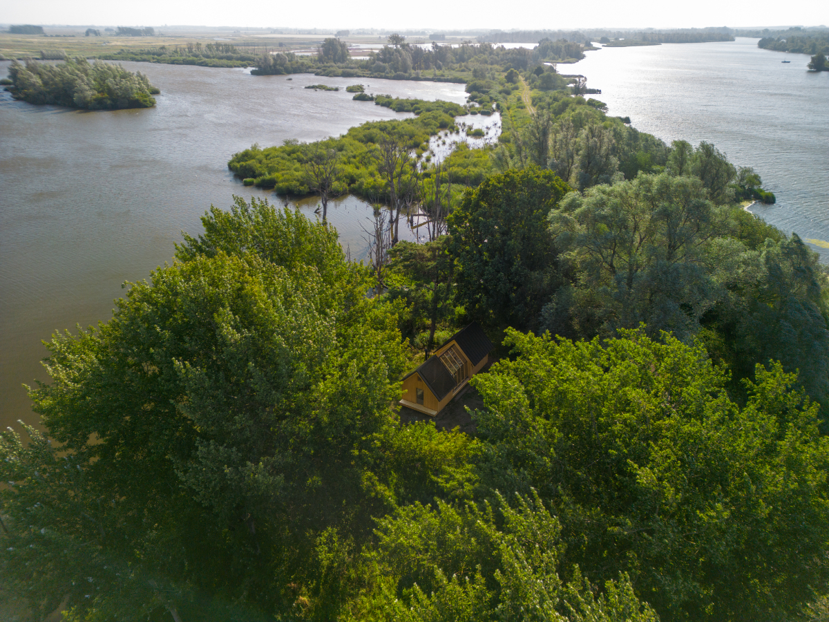 Holenberg introduceert de Cabin ANNA in het hart van de Biesbosch. Deze eco-vriendelijke accommodatie biedt een mooie kans om te overnachten omringd door natuur.

Boek je verblijf: bit.ly/3QKgJXr of ontdek meer op bit.ly/3QPv2Km.

#Biesbosch #CabinANNA #Natuur