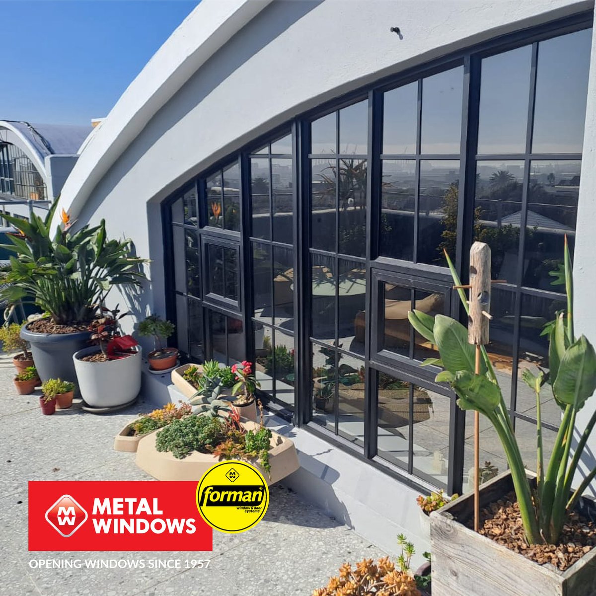 MetalWindows1's tweet photo. Metal Windows custom-designed and installed this black aluminium sliding door and custom curved windows.

For more information contact us at 0214484333 or email info@metalwindows.co.za.

#metalwindows #aluminiumdoor #formanbrand #commercial #custommade #madeincapetown #renovation https://t.co/aIxZljp5Ge