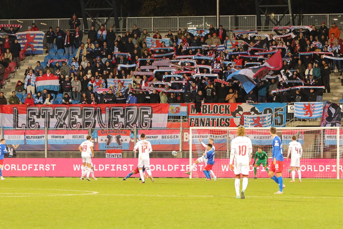 flf_lu's tweet photo. Den Auswäertsmatch zum Heemmatch gemaach🔴🦁
Mir bedanken eis bei eisem 12. Mann🤩
📸 https://t.co/GyzM8Jo2zI / Roland Miny
#RoudeLéiwHuelSe #RoutLéiwen #LIELUX https://t.co/WDu7jDB7B5