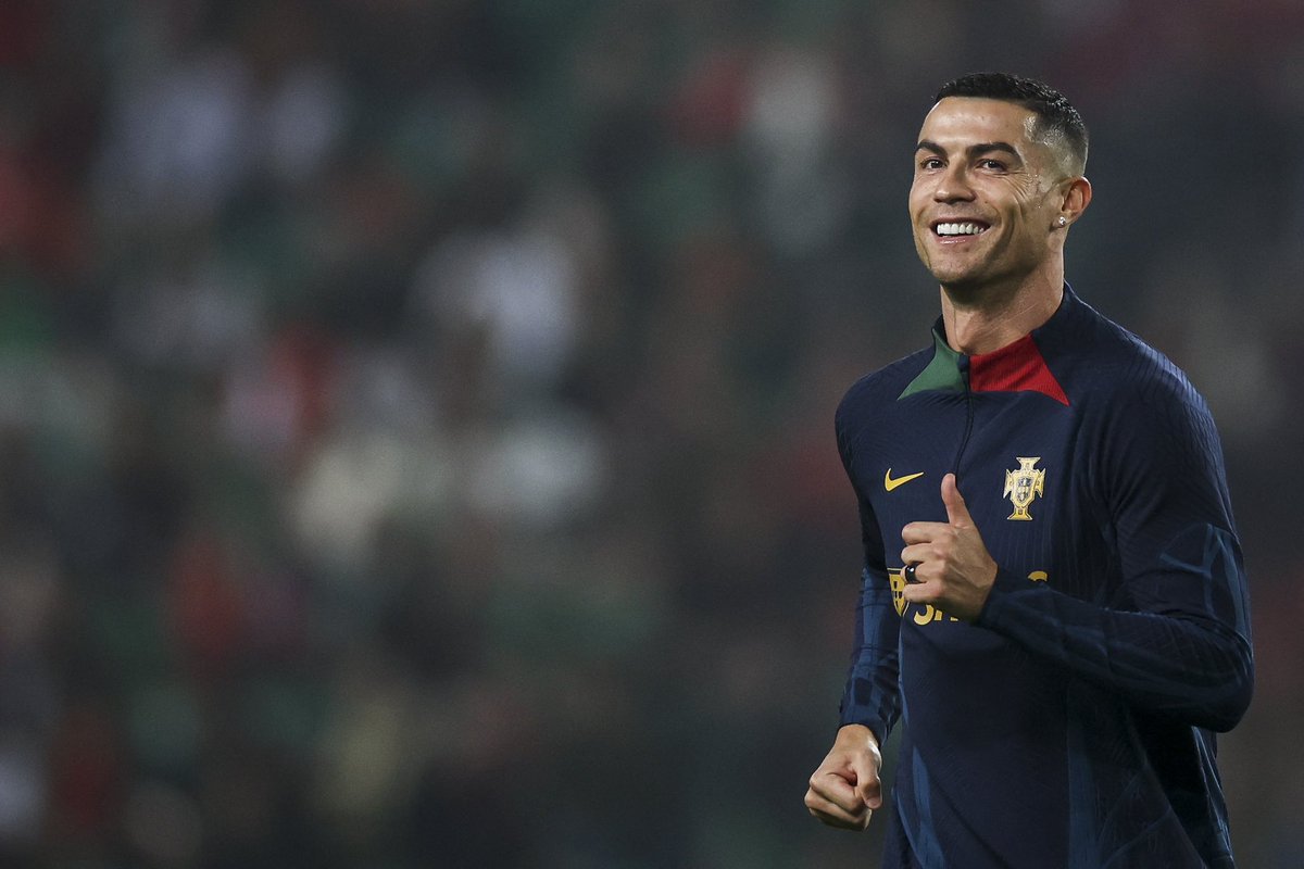 FabrizioRomano's tweet photo. 🇵🇹 Portugal completed 10 wins in 10 games in the EURO Qualifiers with Cristiano as top goalscorer (10).

Roberto Martínez: “Cristiano Ronaldo is as hungry as an 18 year old player. He is a role model. He always tries to be in the right position and is looking for the goal”. https://t.co/dmWIl4gwTx