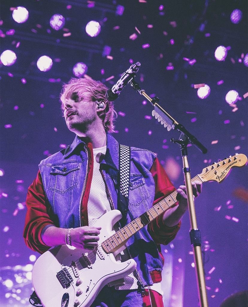 5SOSHQITA's tweet photo. Tanti auguri al nostro chitarrista, produttore, cantante e papà preferito! ❤️ 
@Michael5SOS https://t.co/apJ3FUltmd