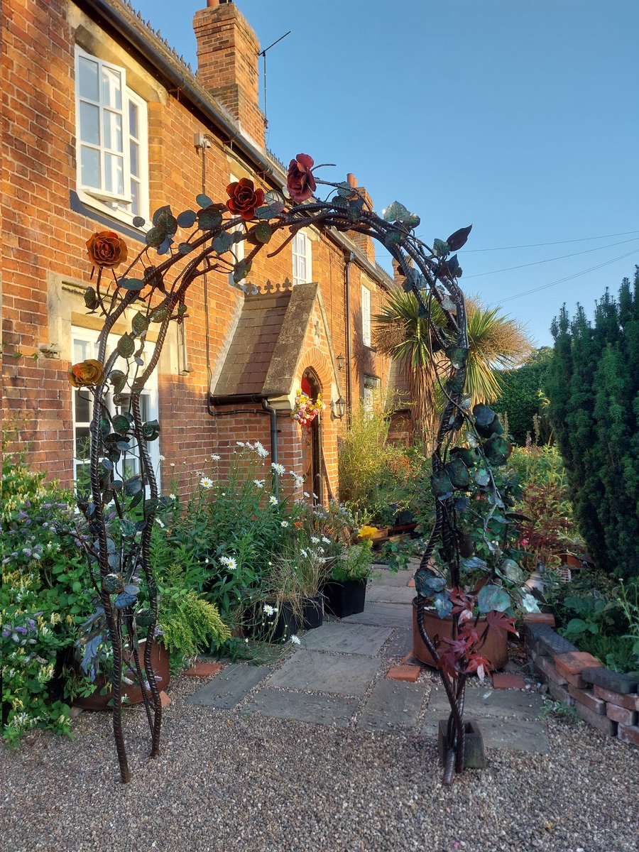 kennyRoach4's tweet photo. Nice rustic garden arch on commission for a 70th family birthday gift ❤️ https://t.co/mXnVvJJN4p