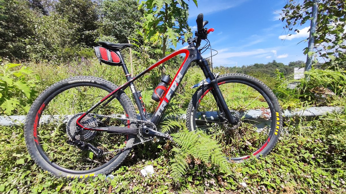 TrifoxBike's tweet photo. It still dazzles in the sun, each ray of bike frame highlighting the beauty of its design.
๐ https://t.co/rwj3cxBlCA
#mountainbike #mtb #bikeframe #hardtailhero #carbonfiber #carbonframe #bikeframe #cycling #mtblove #mtblife #mtblifestyle #trifoxbike #race #MFM200 https://t.co/alRRoEOGW1