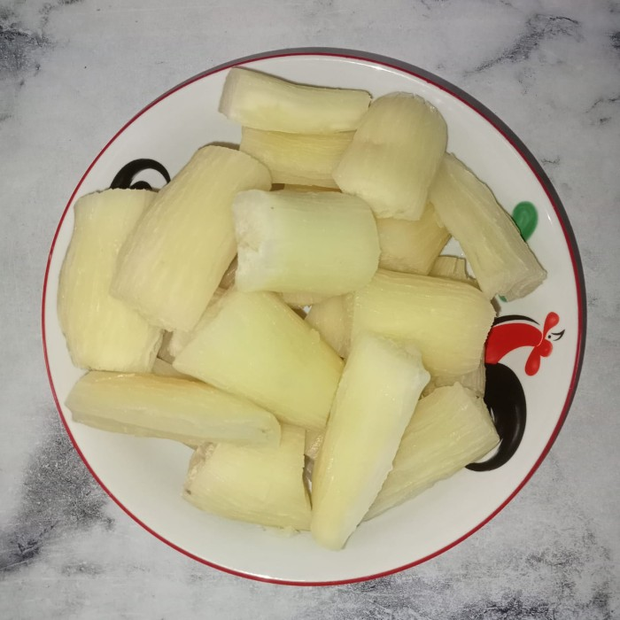 abu_waras's tweet photo. Denger denger katanya mulai ada yang sensitif kalau ada yang mensuguhkan makanan ini.
Yang ngasih suguhan makanan ini langsung disamperin: "Maksud Ibu apaa?!" https://t.co/QSk8OpcBce