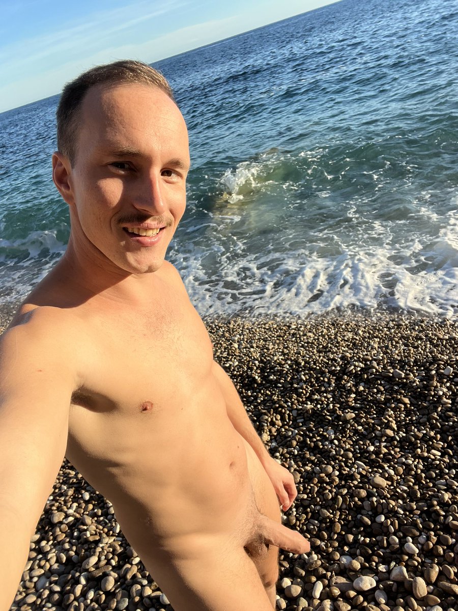 Nice06G's tweet photo. A Nice, les hommes sont sexy 😛
📷 @MaxenceAngelXXX

#lesnicoissexy #maxenceangel #gayriviera #ilovenice #gay06 #nice06 #sexymen #gaylife https://t.co/tYKqIGdZ8m