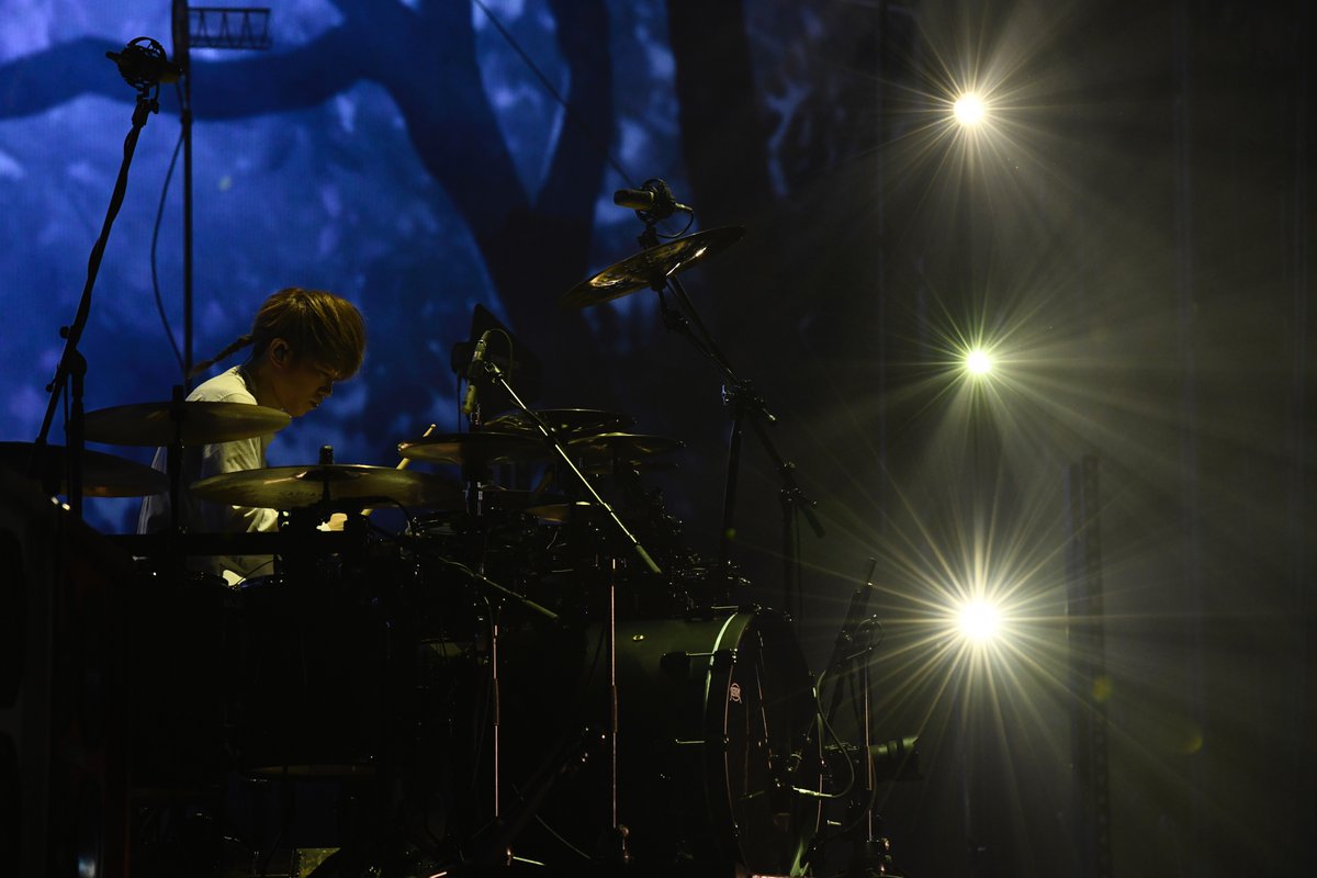 LArc_official's tweet photo. Happy Birthday,yukihiro!

#LArcenCiel
#ラルク
#yukihiro https://t.co/VUcHZviqgA