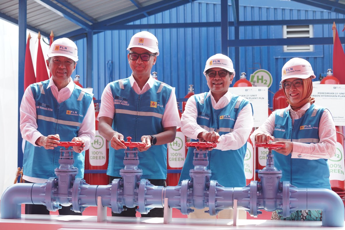 Aminfx99's tweet photo. @pln_ip berkomitmen untuk memberikan energi terbarukan sebagai warisan untuk generasi mendatang. https://t.co/x9nVSO1xHL #12GreenHydrogenPLNIP https://t.co/mYJPT8Dg3o