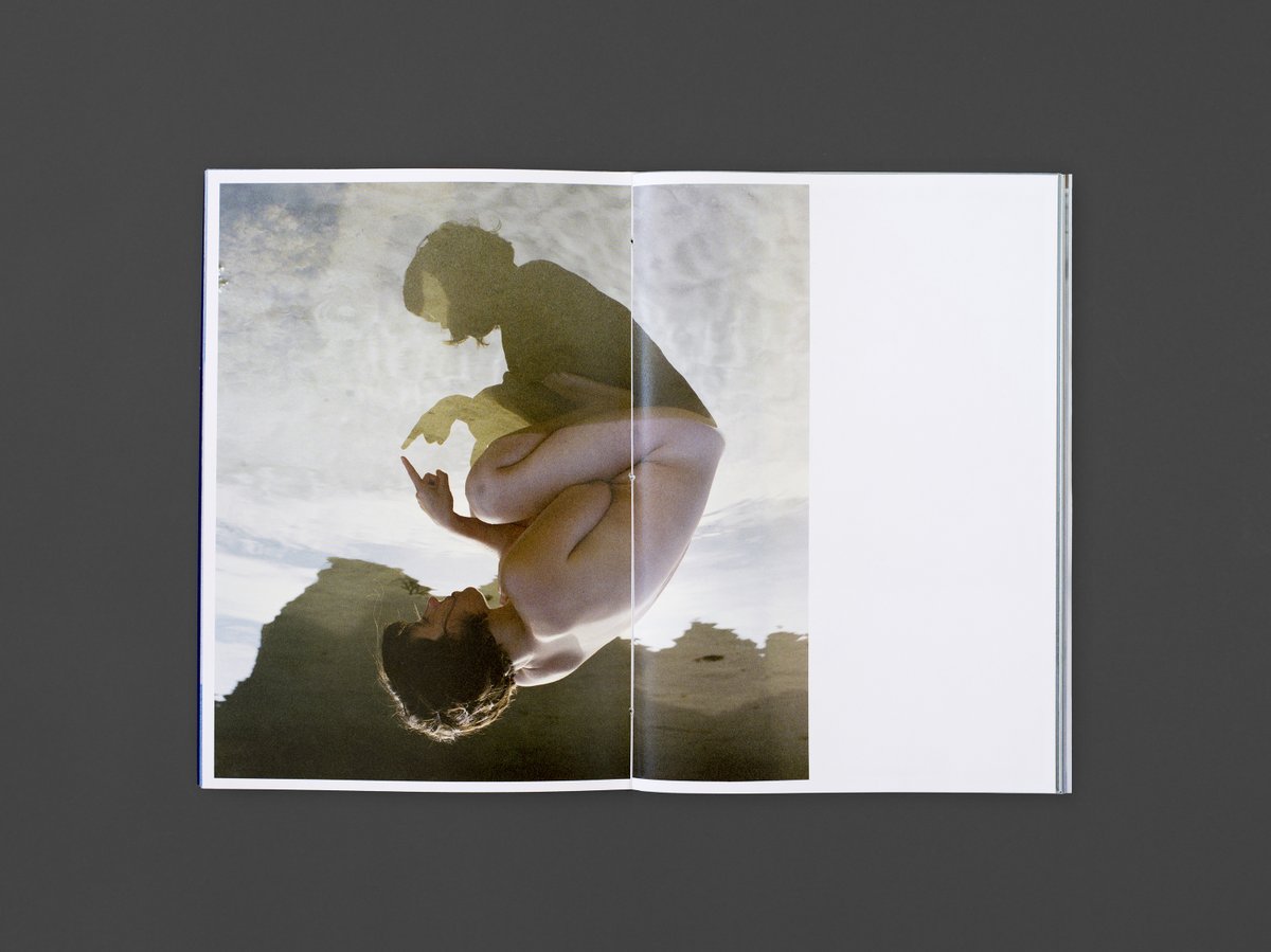 fabulatorio's tweet photo. En Madrid, o próximo xoves 23 ás 18:30 h, estaremos presentado na librería @la_fabrica o libro «Orixe ou cando a marea baixa» a carón da súa autora, Ana Paes, e de Juan Varela de @ffocofestival. Se vos cadra, vinde. :) https://t.co/nRDQm5ts74
