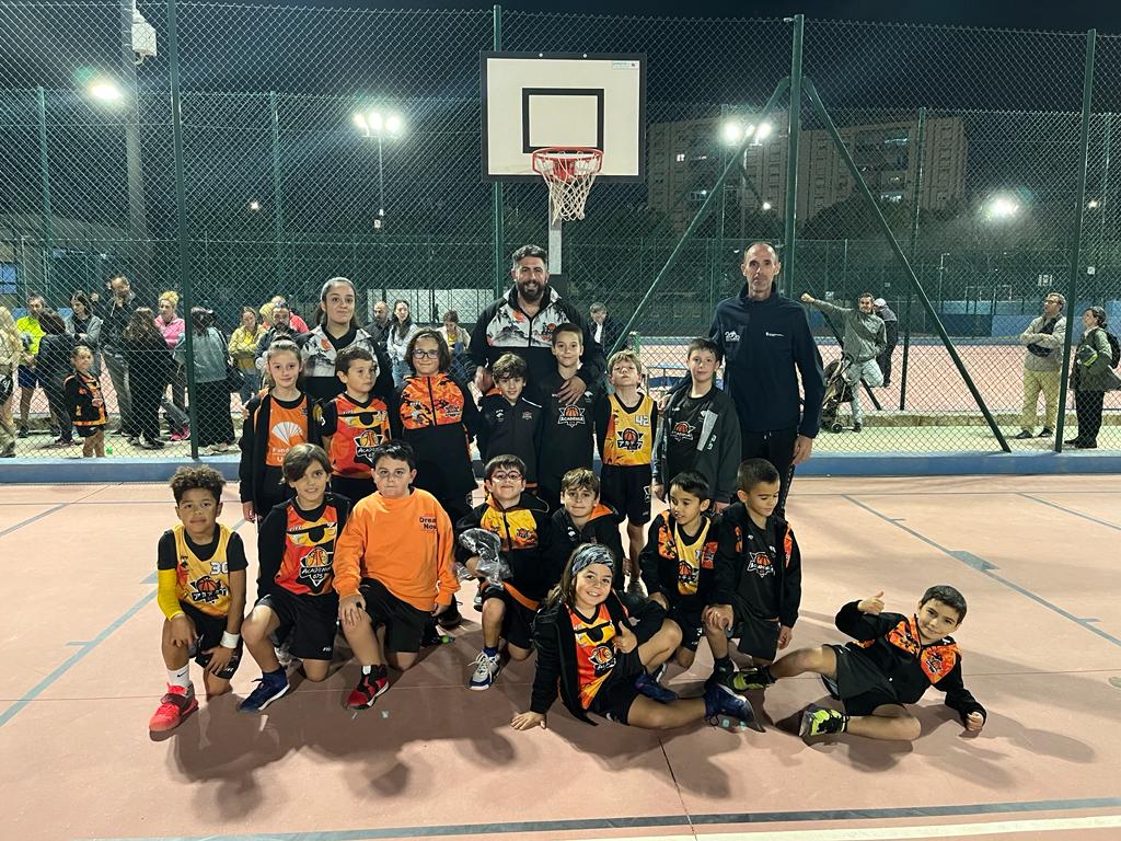 675Academia's tweet photo. 🔥 ¡El #PreminiMixto sigue su evolución en la competición @fab_malaga! Gran trabajo como grupo…
¡El #ModoZen nos sienta de maravilla!
@FundUnicaja
@Holiday_World
@institutoMEDAC
@SomosSanamar
@Aqualy_es
@Decathlon
@quironsalud
🟠⚫️ #Academia675 https://t.co/HfFJn8AON9