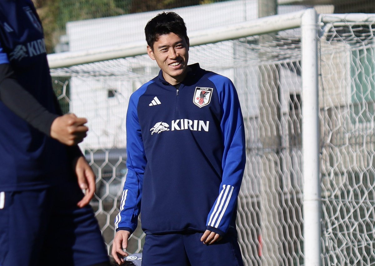 momojiro08's tweet photo. ひっそりと…U-22代表の練習取材に行ってきました。
かつてと変わらずゆるゆるしたインタビュー対応の唯人選手。
アルゼンチン戦でのアイスタ凱旋ゴールについては「出来過ぎ」と笑顔を見せながら、週末のエスパルスのPOに向けて「スタジアムを良い運気にしておいたので！」という言葉を預かりました。 https://t.co/Masqndbl4W