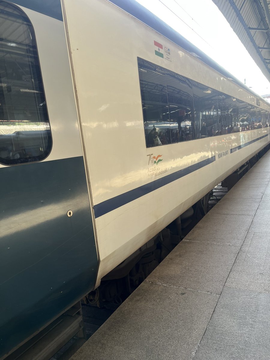 CallSign_KC's tweet image. Ride for today from Katra to Delhi! So excited to travel in #VandeBharat. Thank you @narendramodi ji.  #VaishnoDevi #JaiMataDi @PMOIndia @RailMinIndia @AshwiniVaishnaw