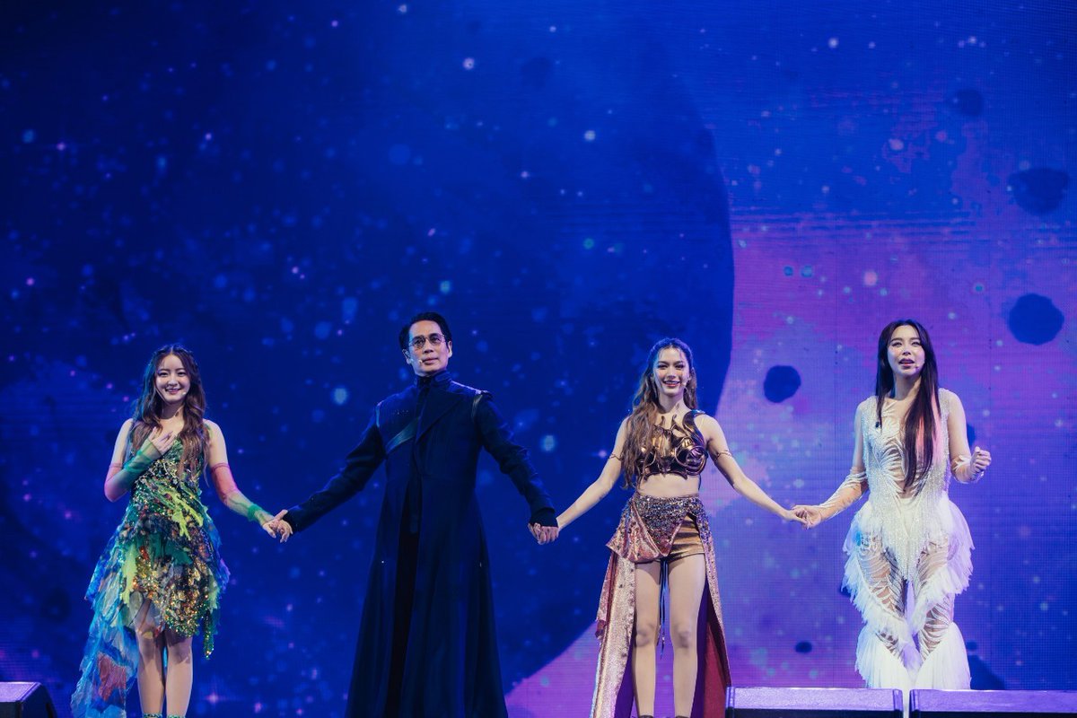 woopmag's tweet photo. “แบบเบิร์ดเบิร์ดโชว์ #12” ตอน “MULTIBIRD จักรวาลธงไชย” “เบิร์ด” พาแฟนตะลุยทุกจักรวาลความสนุก มอบความสุข ฟินให้สุดทั่วจักรวาล
ประมวลภาพ : https://t.co/eNWQne2tFy
#เบิร์ดธงไชย #Multibird #แบบเบิร์ดเบิร์ด2023 #มัลติเบิร์ดจักรวาลธงไชย #แบบเบิร์ดเบิร์ดสักครั้งในชีวิต https://t.co/TYBuQYJfQ2