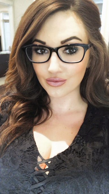 My nerdy look&hellip; https://t.co/MvyqpWROSg<a href="/tag/tittytuesday"class="tags"><span>#tittytuesday</span></a>