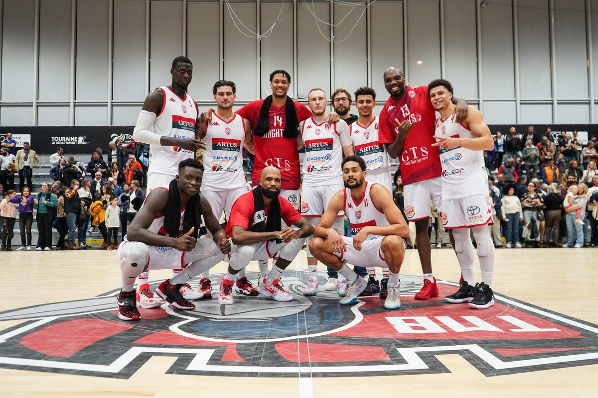 tmb_toursbasket's tweet photo. 🏰 𝐊𝐍𝐈𝐆𝐇𝐓𝐒 𝐇𝐎𝐌𝐄 ⚔️

Une bonne semaine à tous 💪

#GoKnights🔴⚫ https://t.co/BQm3zD4xl6