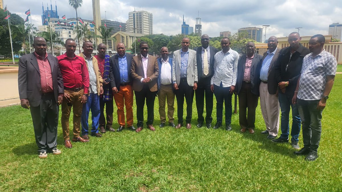 Held fruitful deliberations with a delegation of elders and @TheODMparty grassroots leadership from Kajiado East Constituency. Working together in nation-building.