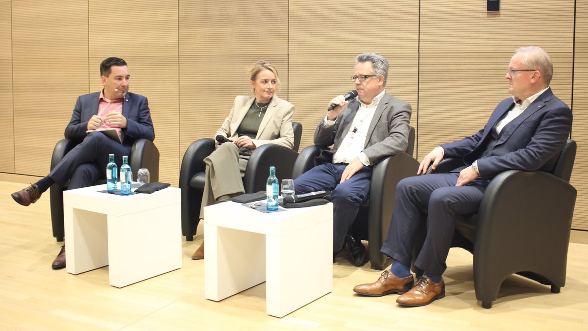 46. Deutscher Krankenhaustag: Beteiligte gehören mit an den Tisch um eine #Reformaus Praktikersicht gestalten zu können. Es könnte schwer werden zukünftige #Führungskräfte für den Job im Krankenhausmanagement zu begeistern. Hilfe jetzt! <a href="/vkd_eV/">VKD e.V.</a> <a href="/DKGev/">DKG</a> @DBfK_Pflege #jetzthandeln