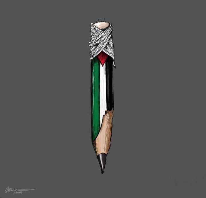 furkannesli's tweet photo. Mobil uygulamamızda "Furkan Nesli'ne Sen De Yaz" bölümüne gelen şiiri sizlerle paylaşmak istiyoruz ✍🏻

Sizler de kaleme aldığınız yazıları bizimle paylaşabilirsiniz.

Biz Filistinli çocuklarız;
Ne annelerimizin ninnileriyle huzurlu bir uykuya dalabildik
Ne de gündoğumuyla güzel bir güne gözlerimizi açabildik
Dağlarda filiz verirken en sevdiğimiz çiçeklerin tohumları, ne kırlarda özgürce koşabildik ne de buram buram hayat kokan çiçeklerimizi koklayabildik 
çünkü biz; "Filistinli çocuklarız'

Biz bu ümmetin izzetini koruyan yiğit adamların çocuklarıyız
Bizim bulutlarımızdan yağmur değil ölüm gelir bardaktan boşalır gibi
Sevdamızı mürekkeple yazmayız biz kağıtlara, kan ile  yazarız toprağa, tıpkı Allah'a aşık şehitler gibi
Ne gözlerimizde bir korku görürsünüz, ne de bacaklarımızın titrediğini
Çünkü biz bu ümmetin izzetini koruyan yiğit adamların çocuklarıyız..

Biz gözlerinden kan akıtan annelerin çocuklarıyız
Alışverişi bilmeyiz, en büyük kazancımız hayatımızı verip cenneti arzulamaktır
Bu dünyayı sevmeyiz, en büyük zevkimiz cihat naraları atılırken elimizdekilerini atıp Allah için koşmaktır
Yağmur gibi yağan bombalardan ürkmeyiz,
Tek korkumuz Mescid-i Aksa dan uzak kalmaktır.
Çünkü biz gözlerinden kan akıtan annelerin çocuklarıyız.

Biz Ahmet Yasin'in çocuklarıyız,
Bacaklarımızı kesseniz sürünerek geliriz
Ellerimizi kesseniz başımızla direniriz
Dilimizi koparsanız gözlerimizle alevleniriz
Omzumuzda dağlar kadar yük olsa da bükülmeyiz,  çekilmeyiz, yenilmeyiz..
Biz Allah'tan başkasına güvenecek değiliz 
Çünkü biz Ahmet Yasin'in çocuklarıyız..

|Mehmet Aslan
#HappyChildrensDay
#ZionistCensorship #FreePalestine #IsraelIsATerrorist