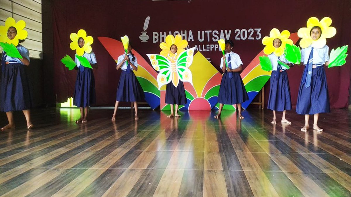 NVS_HQ's tweet photo. #BhashaUtsav2023 : Celebrating Linguistic Diversity at Jawahar Navodaya Vidyalayas!

Navodayans showcased their talent in a spectrum of competitions during Bharatiya Bhasha Utsav-2023, highlighting richness of languages and cultures that make our nation #EkBharatShreshthaBharat. https://t.co/2aI1CoGn0i